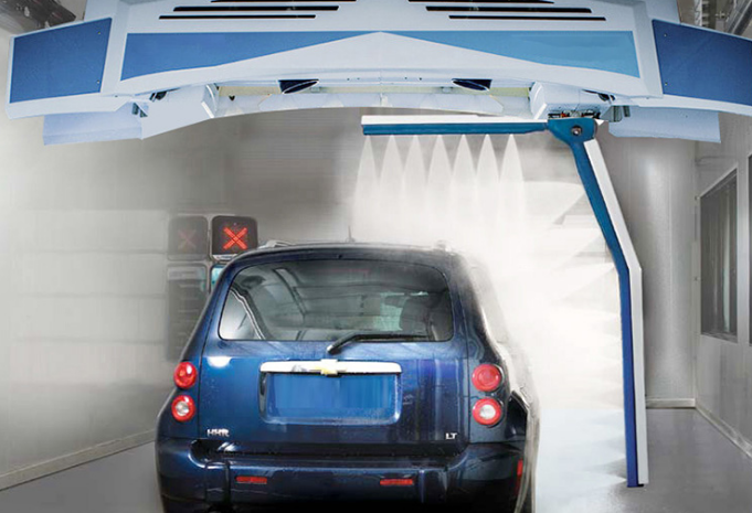 正在清洗的無接觸洗車機(jī) 正在清洗的無接觸洗車機(jī)